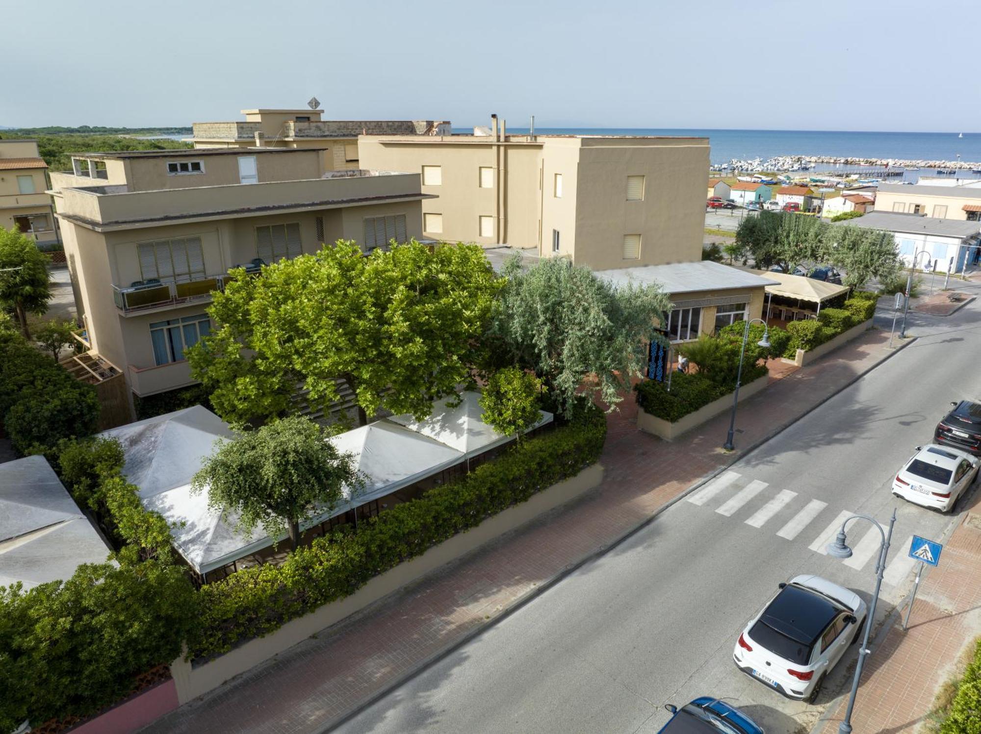 Hotel Quisisana Vada Exterior photo
